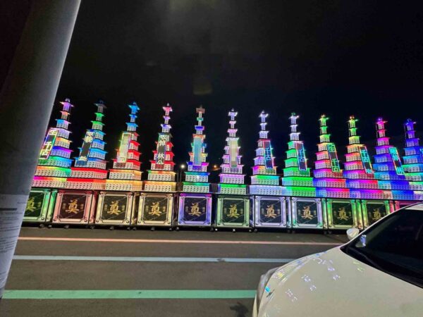 新北6米巨無霸米塔│新北6米巨無霸燈光柱：圖片 2